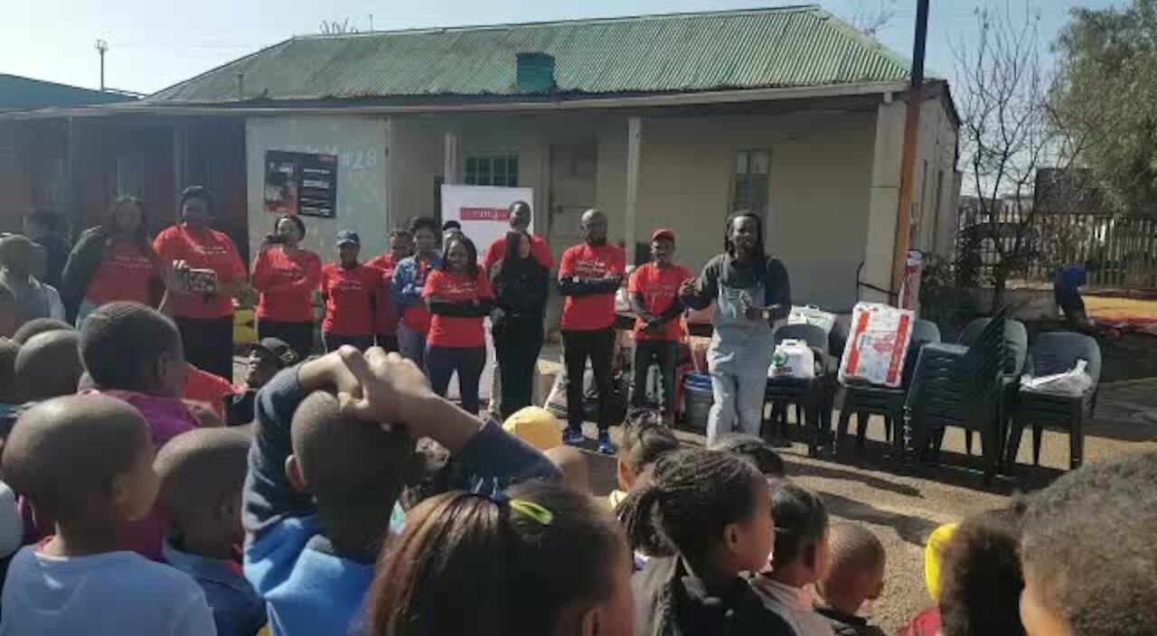 Soweto Kliptown Youth centre commemorates Mandela Day (jKQ)