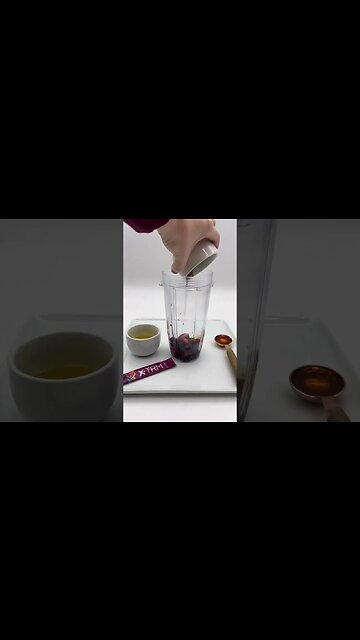 🥗🍓🍇 Create a mouthwatering Wild Berry Vinaigrette that will transport you to a sunny paradise. 🌞