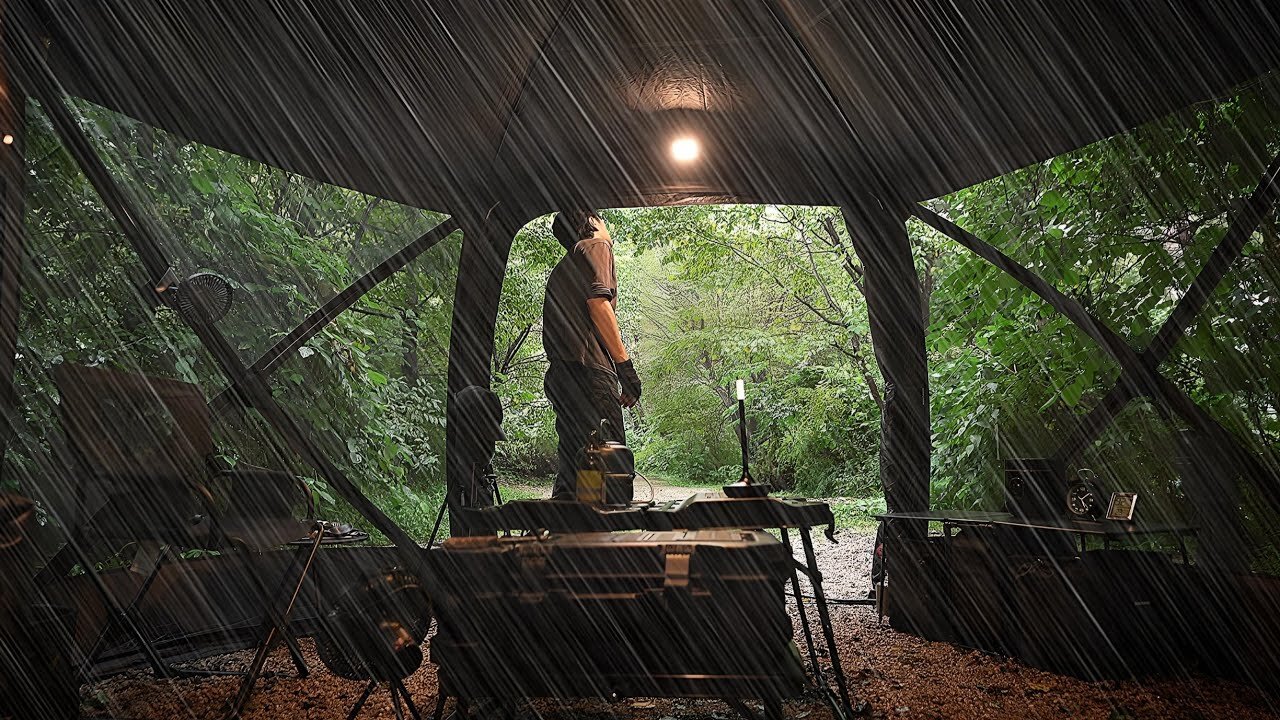 Cozy Solo Camping In The Rain. With Land Rover Defender