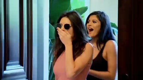 Kendall & Kylie Surprise Graduation Party 🎊