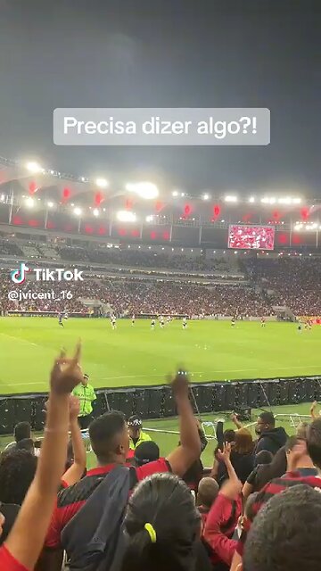 Isso é em um campo de futebol no Brasil