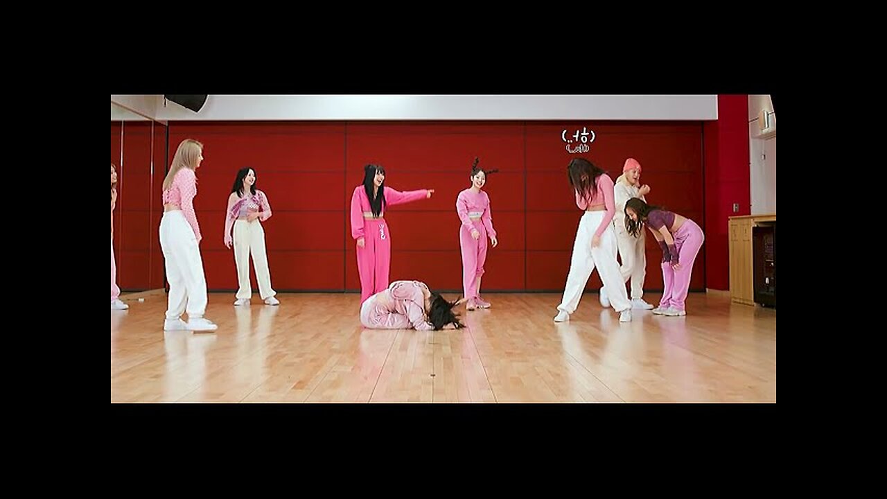 Tzuyu funny fails in _Scientist_ dance practice.