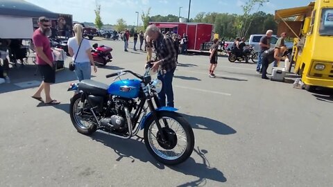 1971 Triumph very old school cool