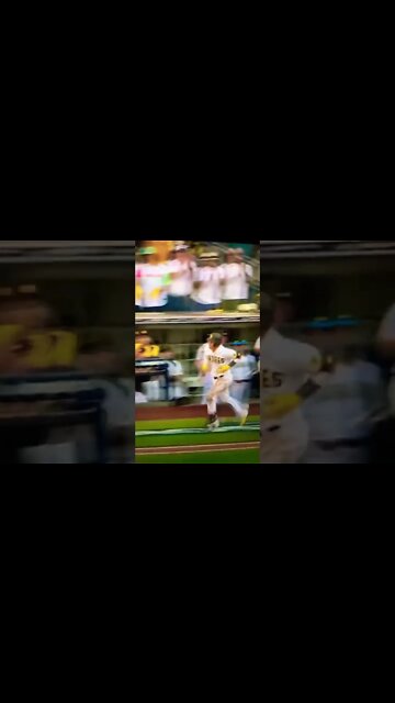 Manny Machado Solo Blast builds lead for #padres 8-4 in NLCS game 2