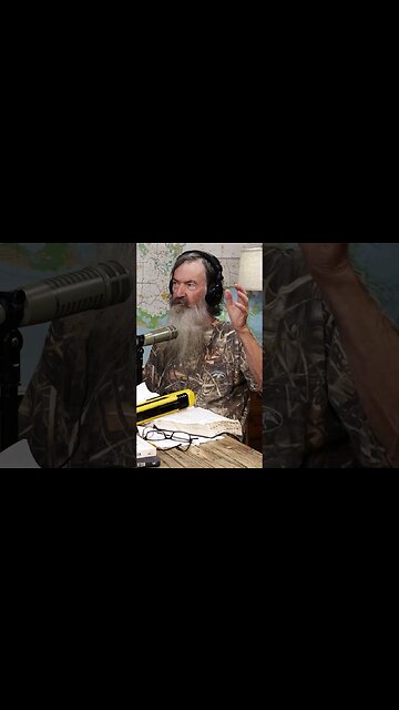 Phil Robertson's Lair Was Infested with Wasps & Bees!