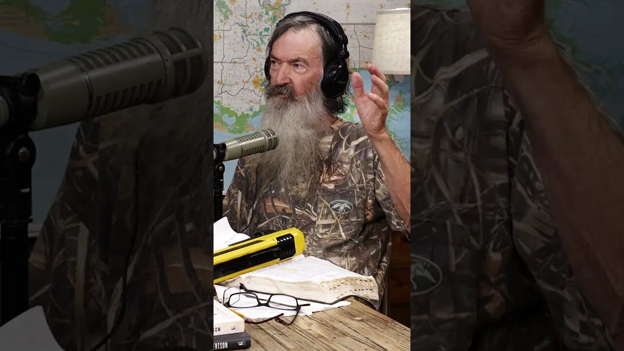 Phil Robertson's Lair Was Infested with Wasps & Bees!