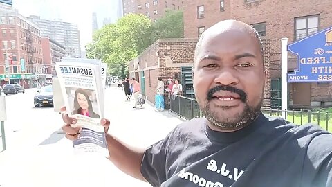 Outside 50 Madison Street polling site supporting Susan Lee for City Council. 6/27/23