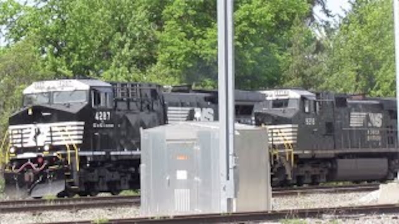 Norfolk Southern Manifest Mixed Freight Train