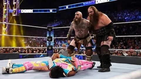 WWE SMACKDOWN NEW DAY VS THE VIKING RAIDERS