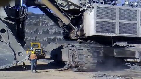 World Dangerous Huge Excavator Operator Skill - Oversize Load Heavy Equipment Machines Working