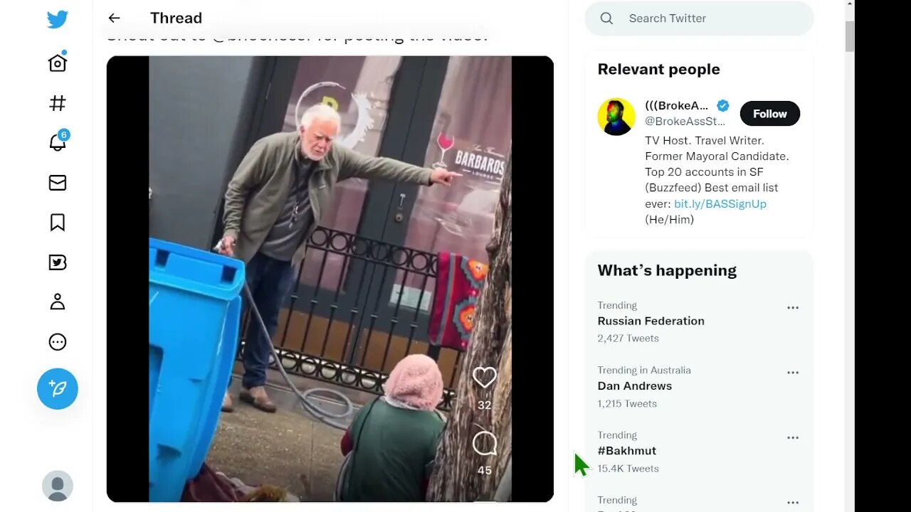 🟨 無家可歸的人需要幫助。 用水沖他們不是解決方案