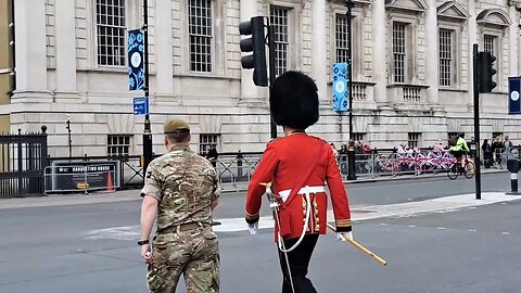 kings guard croses The road Whitehall. minerstety of defence #horseguardsparade