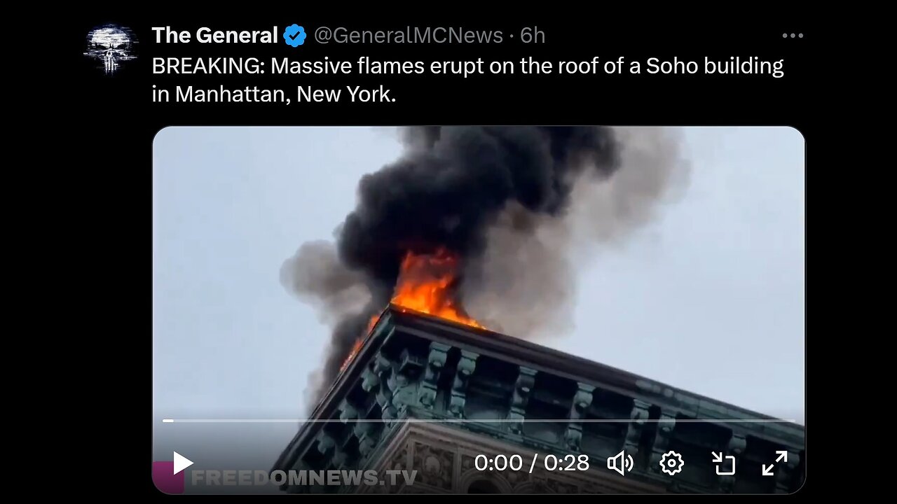 🔥🎸🎵 #BREAKING Massive #FIRE #erupt on the #roof of a #Soho #building #Manhattan NEW York 🎸🎵🔥