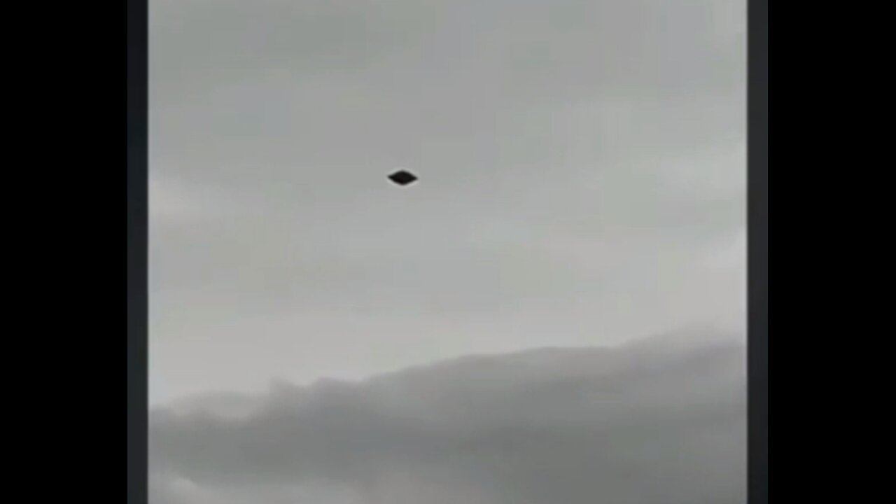 Mexican Motorist Films Disc-shaped UFO