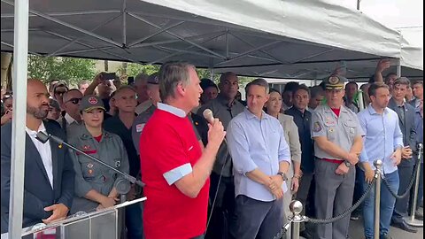 Bolsonaro em Santos fala da importância do corpo de bombeiros.