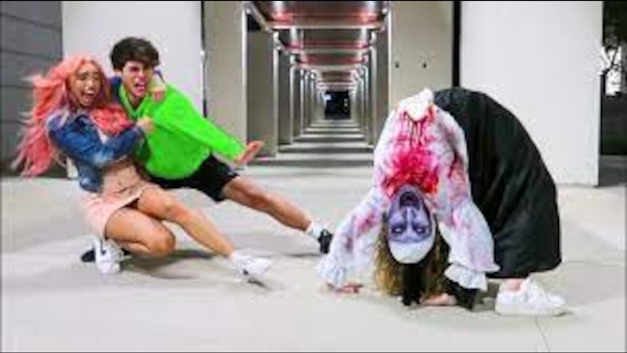 SCARY Halloween Prank on my Friends!