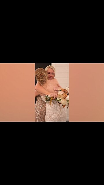 Watch how this bride honored her mom in a touching way at her wedding