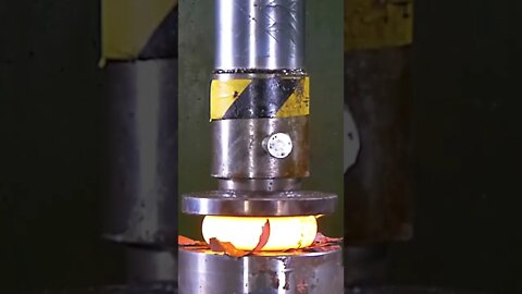 Hydraulic press VS 1000 degree steel
