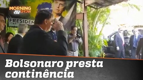 Bolsonaro mostra ser subserviente aos EUA ao bater continência a assessor americano?