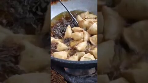 Famous Street Food। বাংলাদেশের সবথেকে পুরনো স্ট্রিটফুড ভিতর একটি অন্যতম স্ট্রিটফুড হচ্ছে সিঙ্গারা