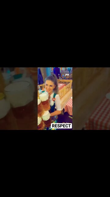 L’abilità delle cameriere dell’Oktober Fest