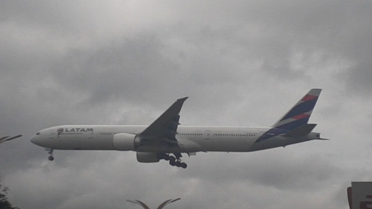 Boeing 777-300ER PT-MUI vindo de Guarulhos para Manaus