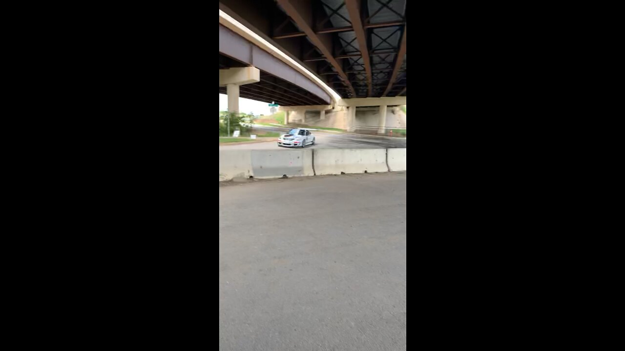 Gt3 porsche rips under bridge sound