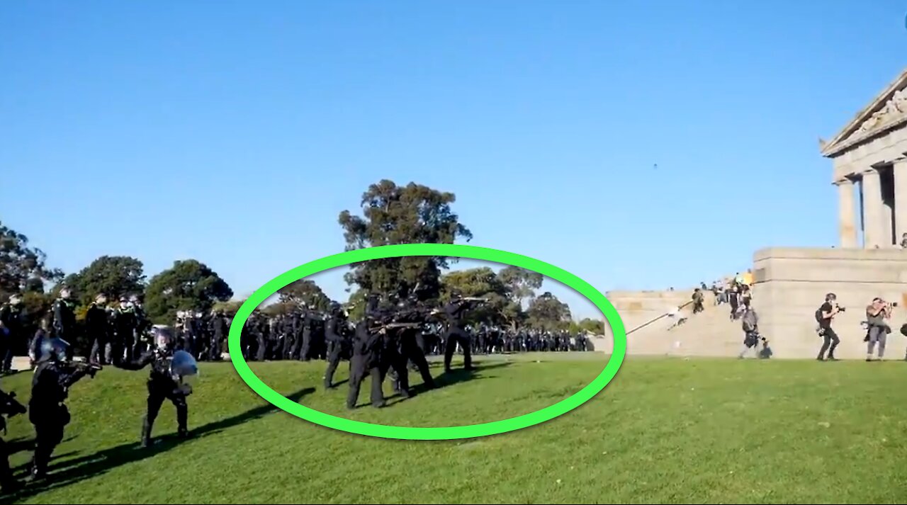 COMMISTRALIA: Police open fire on peaceful protesters with rubber bullets