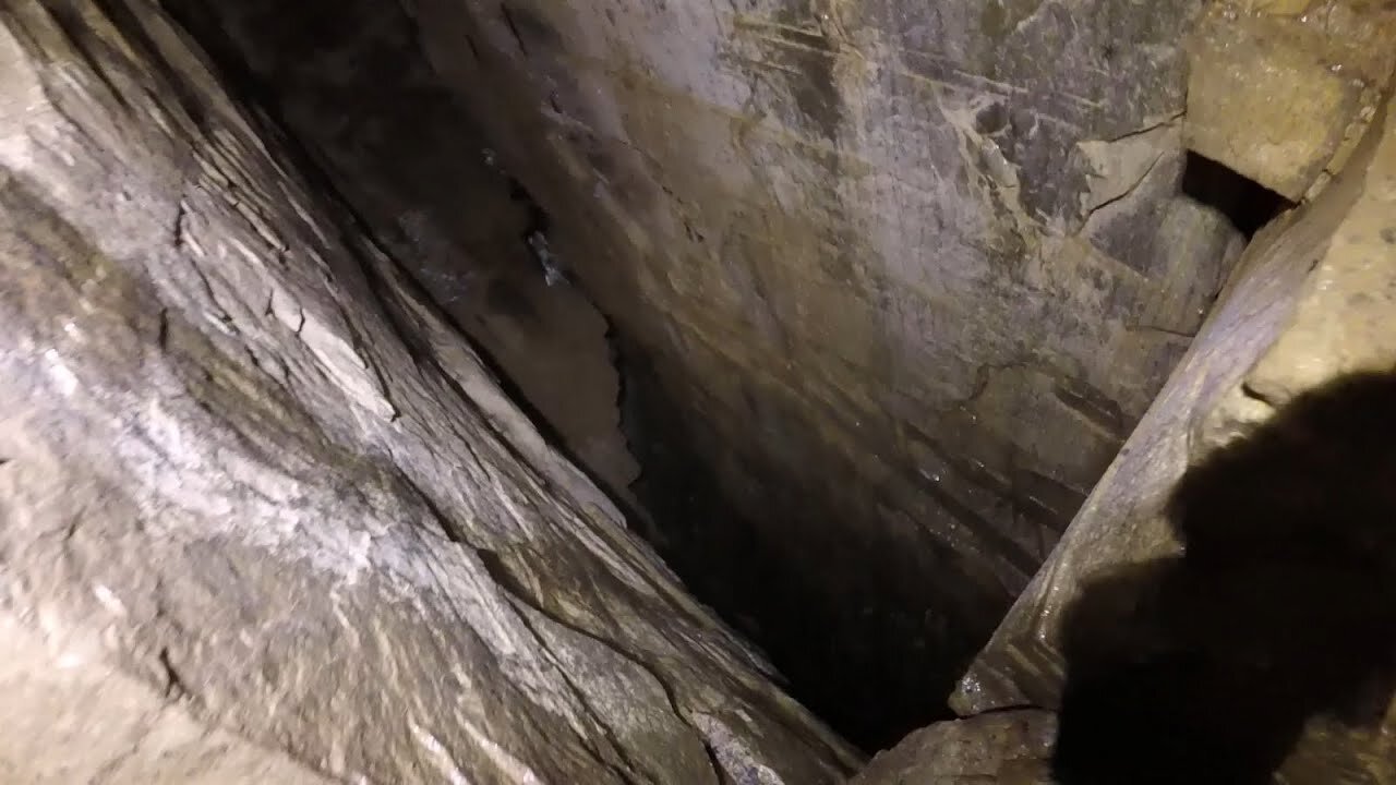 Into Spider Hole Cave, Northbend Sink