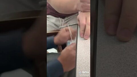 Guy Uses Rubber Band To Melt Pen tiktok trizzytrey02