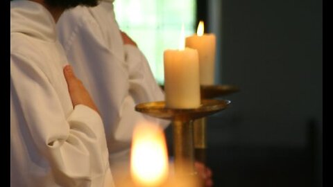 Q22-I am seminarian. They are forcing me to receive Holy Communion in my hand. What do I do?