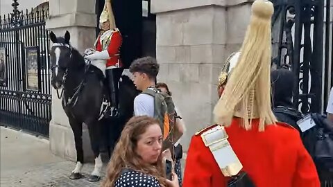 Make sure not in his way #horseguardsparade