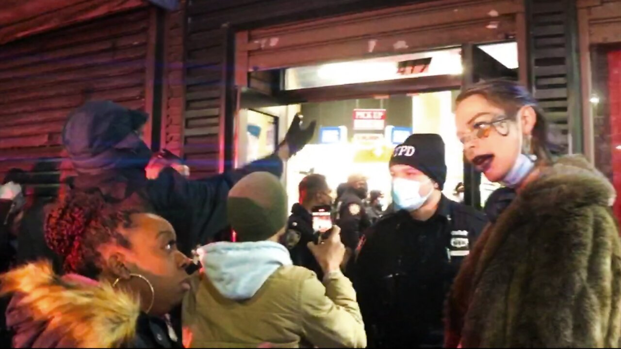 Protesters and Passerby Clash over Vaccine Mandate Protest at Brooklyn Burger King During Arrests