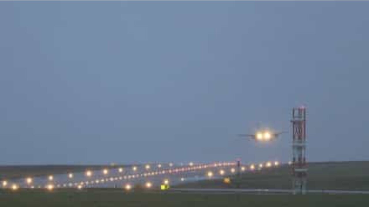 Atterrissage sous la pluie et le vent à l'aéroport de Leeds