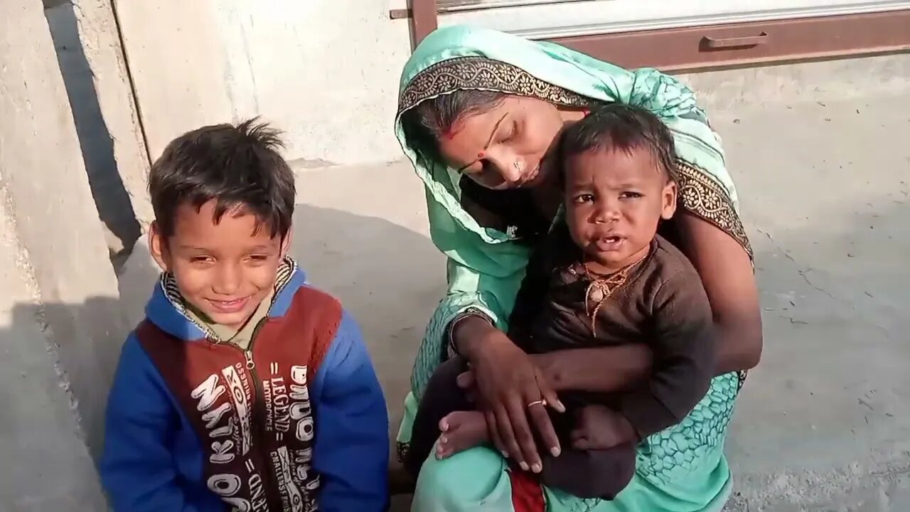 प्रीति जी क्यूट बेबी को लेकर मस्ती कर रही है