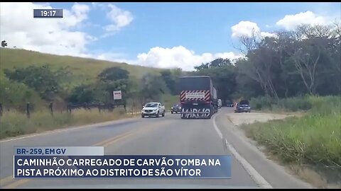 BR-259, em GV: Caminhão Carregado de Carvão Tomba na Pista Próximo ao Distrito de São Vítor.