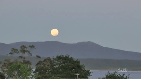 Blood Moon Rise Mallacoota 8 November 2022