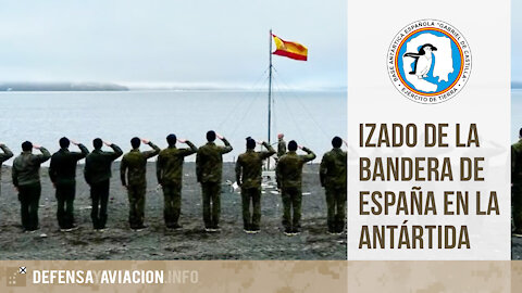 Izado de la Bandera de España en la Antártida