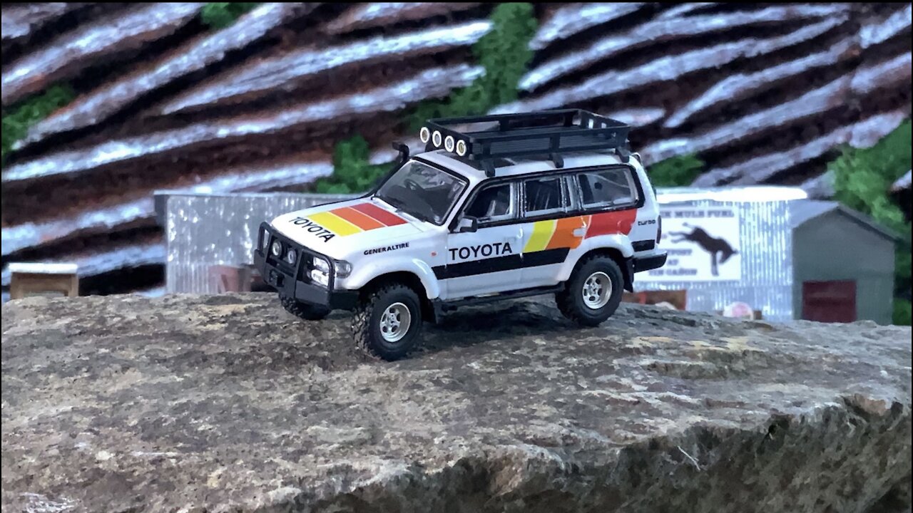 Toyota Land Cruiser LC80 VX Turbo 1/64 GCD