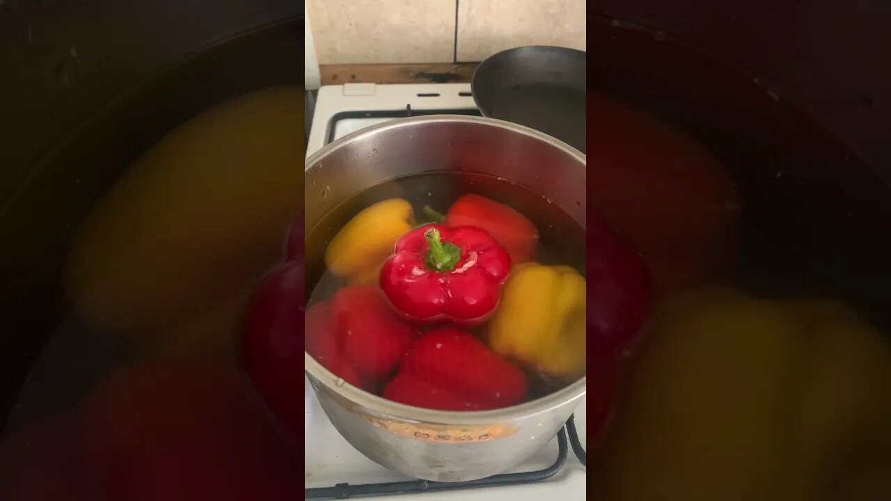Stuffed bell peppers are boiling -yummy food