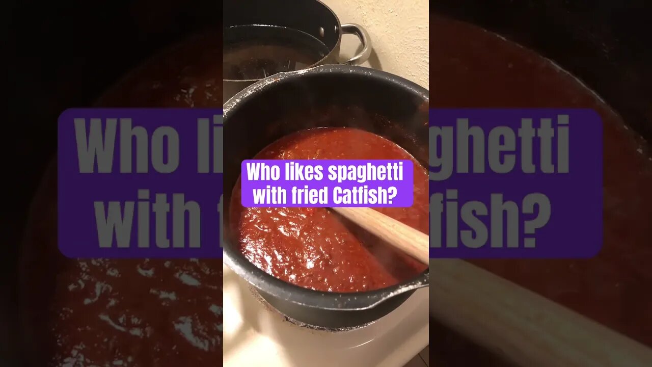 Who likes spaghetti with fried cat fish #friedfish #spaghetti #shorts