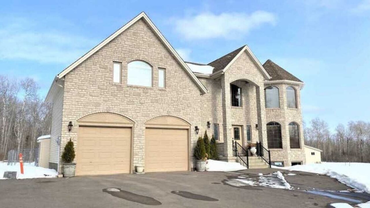 This Massive Ontario Home For Sale Is Under $700K & Looks Like A Modern Castle (PHOTOS)