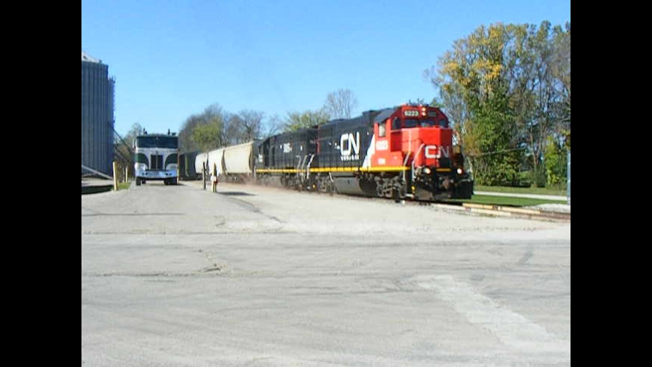 CN Through Sherwood, Wisconsin 211017