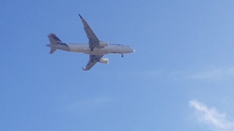 Airbus A320 PR-TYN vindo de Guarulhos e Airbus A320NEO PR-YYC vindo de Belém para Fortaleza