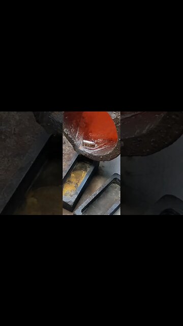 Pouring Molten Aluminum into Ingots #shortsfeed #shorts #aluminium