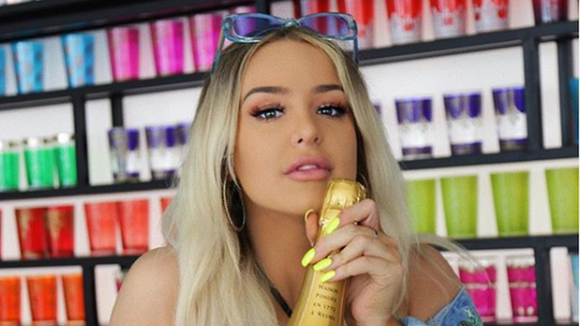 Tana Mongeau Will MARRY People Who Come To Her Convention TANACON