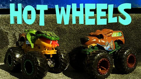 Bear Devil Vs. Cage Rattler - Hot Wheels Monster Trucks!!!