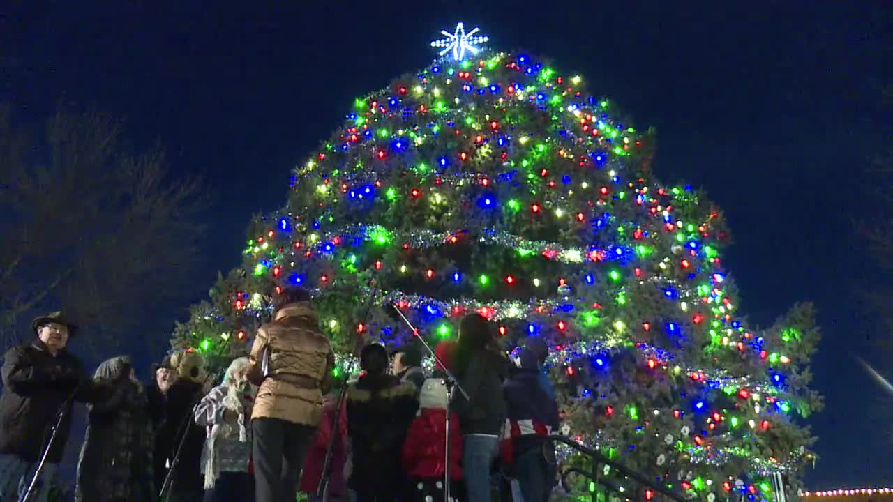 City of Nampa lights up Christmas tree