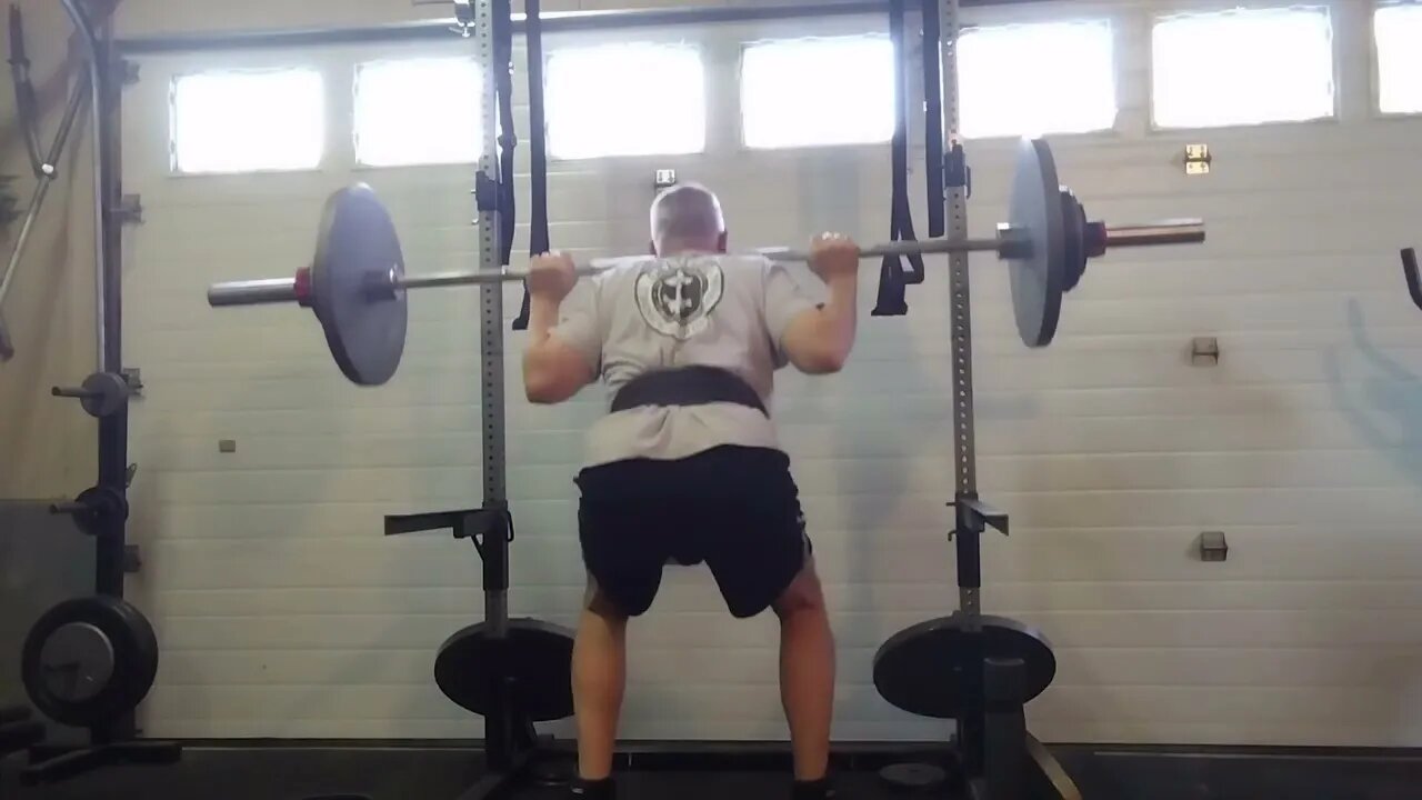 June 6, 2022 weighted hypers, squats, 3 sec pause bench, 2sec pause deadlifts, weighted pull-ups