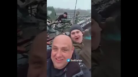 Kharkiv - Locals capture Russian T-80 and Take it for a Spin